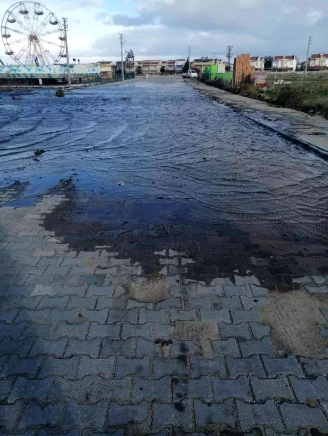 Deniz taştı, yollar kapandı suyun evlere girmesine ramak kaldı