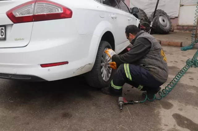Zorunlu kış lastiği uygulaması öncesinde lastikçilerde yoğunluk oluştu