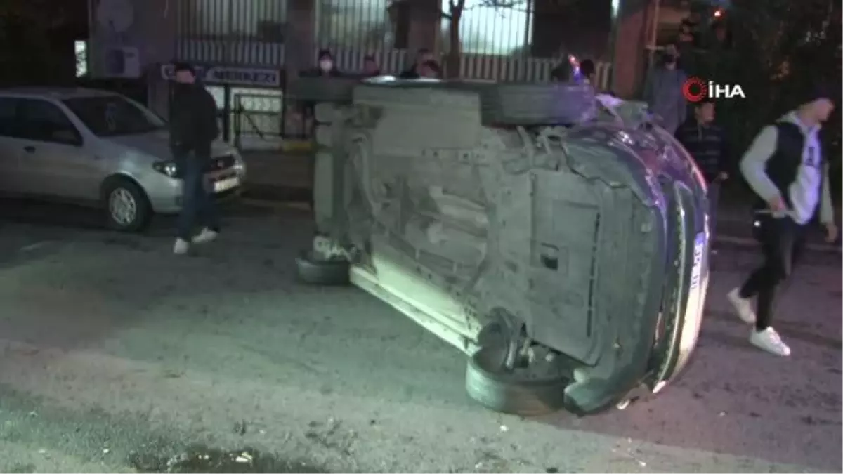 Eyüpsultan'da park halindeki araca çarpan otomobil yan yattı
