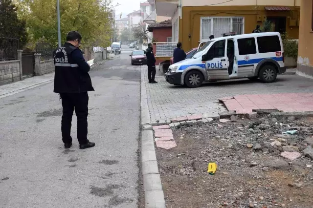 İki katlı ev kurşunların hedefi oldu