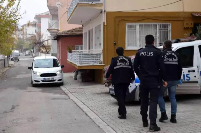 İki katlı ev kurşunların hedefi oldu