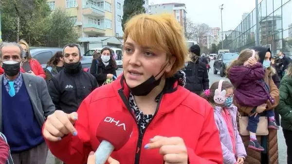 İlkokulda taciz iddiası! Öfkelenen veliler okul önünde toplanıp müdürü protesto etti