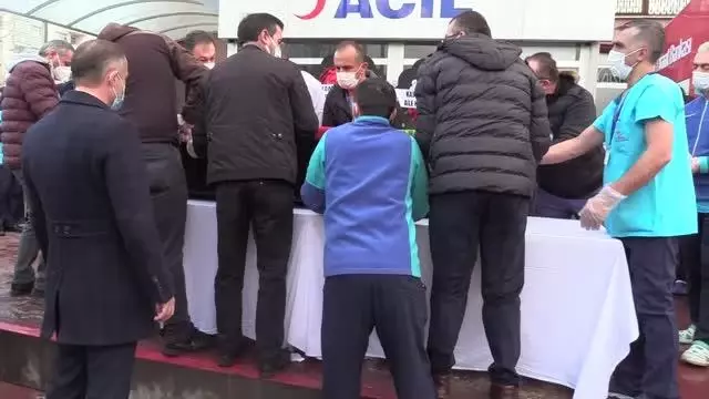 Son dakika haber... KASTAMONU - Kovid-19 nedeniyle ölen doktor için çalıştığı hastanede tören düzenlendi
