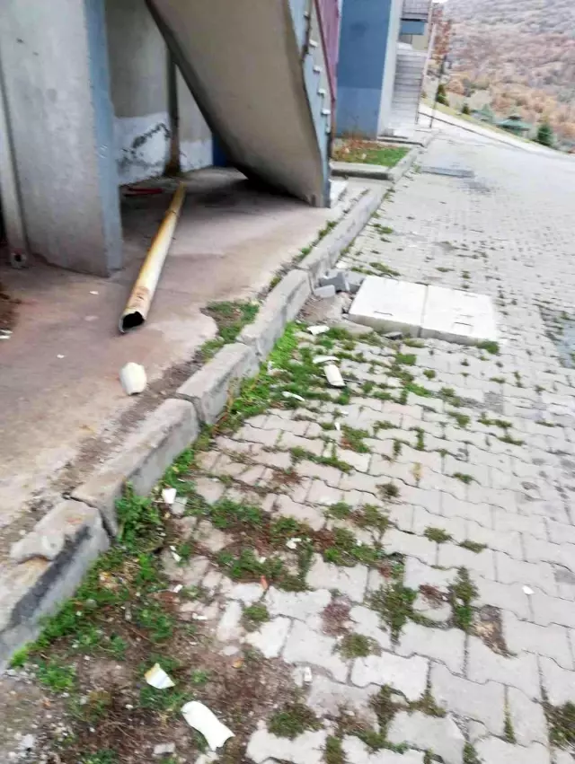 Kızılcahamam'da fırtına çardakları devirdi