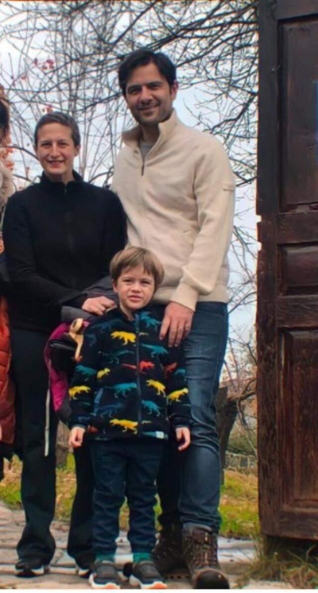 Meme kanseriyle mücadele eden Canan Ergüder'den aile pozu