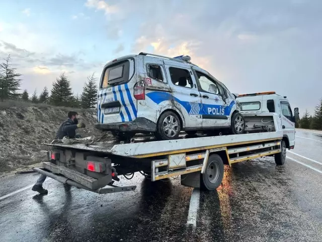 Önüne yabani hayvan çıkan polis aracı takla attı: 2 polis yaralı