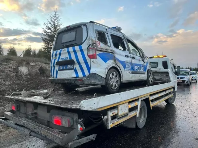Önüne yabani hayvan çıkan polis aracı takla attı: 2 polis yaralı
