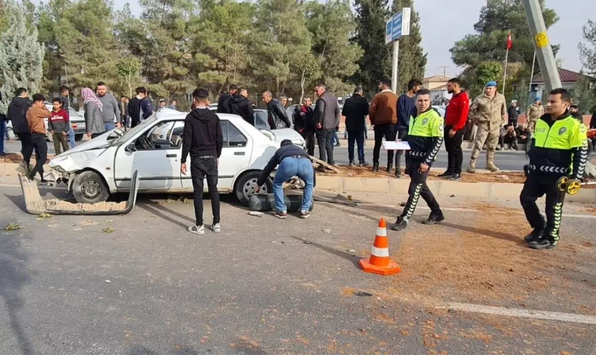 Şanlıurfa'da 4 aracın karıştığı trafik kazasında 1 kişi hayatını kaybetti