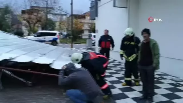 Soma'da fırtına çatıyı uçurdu