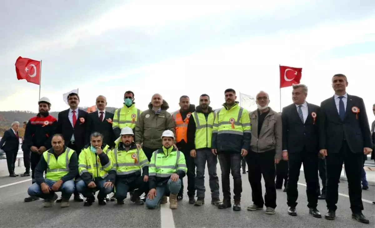 Ulaştırma ve Altyapı Bakanı Karaismailoğlu, Sinop'un Ayancık ilçesinde sel felaketinde yıkılan Terminal Köprüsü'nün açılış törenine katıldı