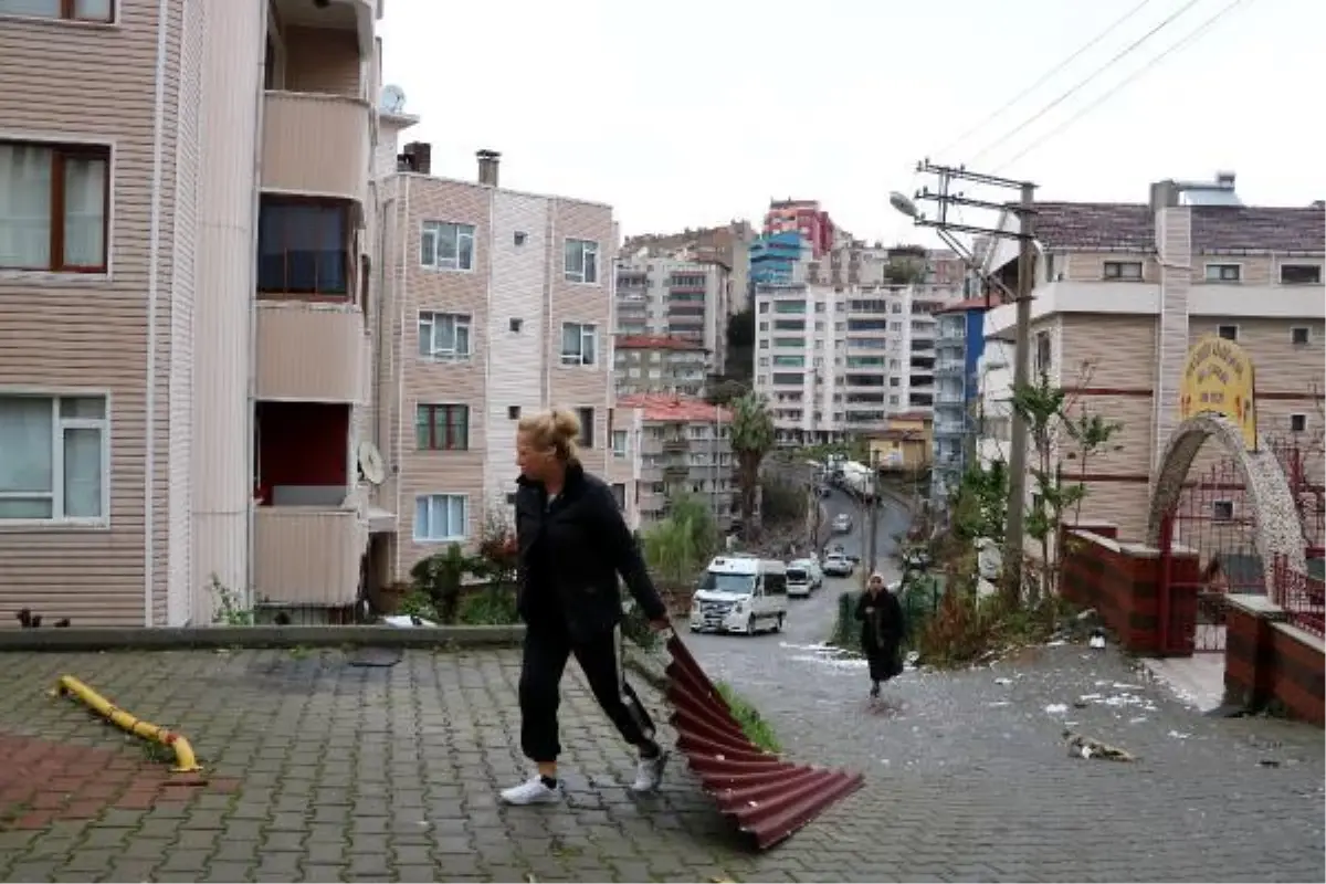 Zonguldak'ta şiddetli rüzgar; sürüklenen konteyneri böyle tuttular