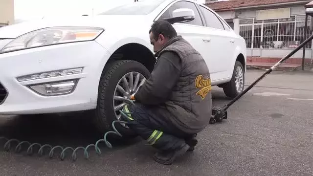 Zorunlu kış lastiği uygulaması öncesinde lastikçilerde yoğunluk oluştu