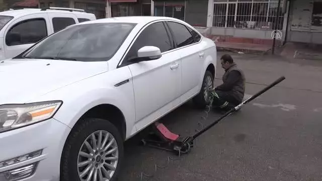 Zorunlu kış lastiği uygulaması öncesinde lastikçilerde yoğunluk oluştu