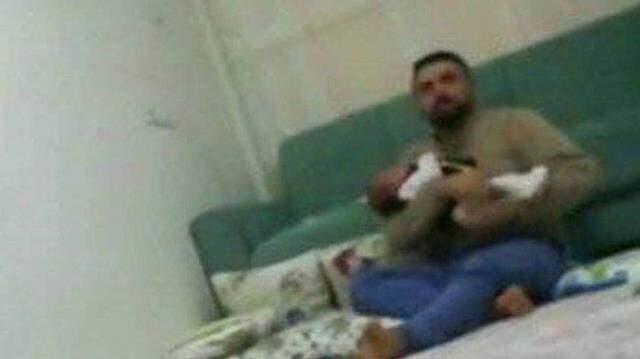 Acımasız baba, 3 aylık bebeğini dövdü! Ezgi Mola ateş püskürdü: Biz burada adalet arıyoruz Acımasız baba, 3 aylık bebeğini dövdü! Ezgi Mola ateş püskürdü: Biz burada adalet arıyoruz