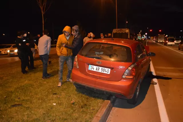 AFYONKARAHİSAR - Otomobilin minibüse çarpması sonucu 4 kişi yaralandı