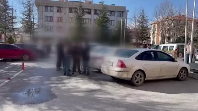 Afyonkarahisar'da restoran girişinde çıkan silahlı kavgada 2 kişi yaralandı