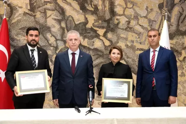 '100 Hayırsever 100 Eser' kampanyasında Ay Medya ailesinden 2 okul