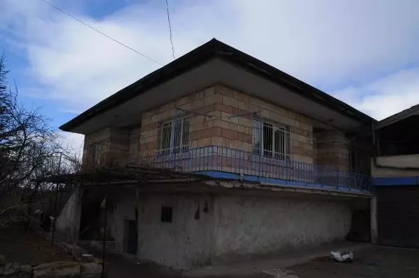 BABASI VE KARDEŞİNİN ARDINDAN KENDİSİ SOBADAN SIZAN GAZDAN ÖLDÜ