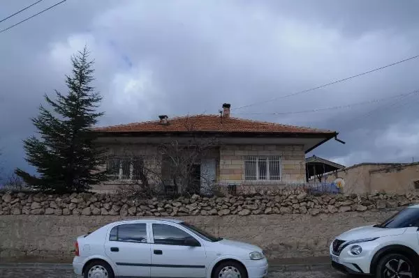 BABASI VE KARDEŞİNİN ARDINDAN KENDİSİ SOBADAN SIZAN GAZDAN ÖLDÜ