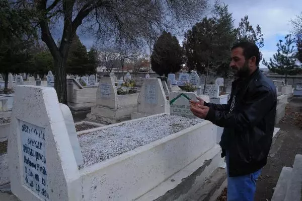 BABASI VE KARDEŞİNİN ARDINDAN KENDİSİ SOBADAN SIZAN GAZDAN ÖLDÜ