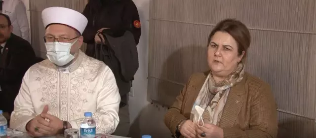 Son dakika haberi... Diyanet İşleri Başkanı Erbaş: Her hatimde ihmal etmediğimiz, ruhlarına dua gönderdiğimiz şehitlerimizdir