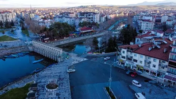 BEYŞEHİR GÖLÜ'NÜ BESLEYEN ANAMAS DAĞI BEYAZA BÜRÜNDÜ