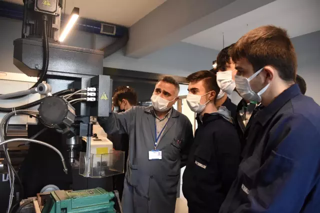 153 yıllık meslek lisesi yeni buluşlara kapı aralıyor