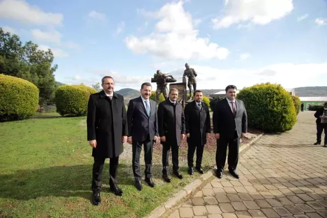 Çanakkale kahramanı Seyit Onbaşı vefatının 82. yılında mezarı başında anıldı