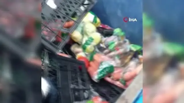 Çöpten taze meyve sebze çıktı