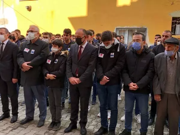 Son dakika haber! DENİZDE ÖLÜ BULUNAN ASTSUBAY SON YOLCULUĞUNA UĞURLANDI