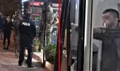 Döner bıçağıyla restorana girip kendini içeriye kilitleyen şahıs ikna sırasında ayağına savcı istedi