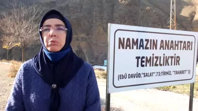Elazığ'da hadis ve özlü sözlerle temizlik uyarısı tabelaları asıldı