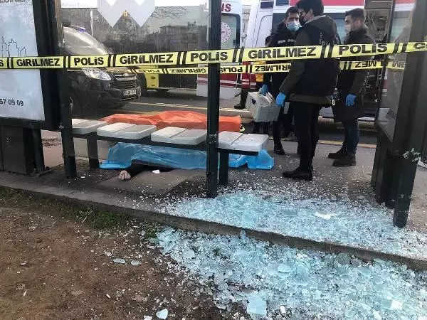 ESKİ SEVGİLİSİYLE TARTIŞTIKTAN SONRA DURAKTA İNTİHAR ETTİ
