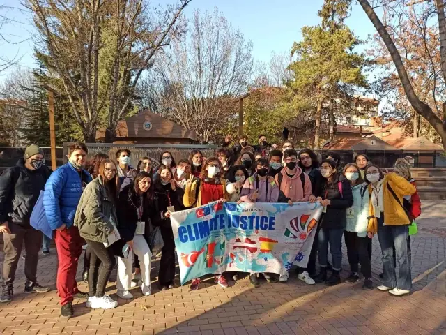 El proyecto “Erasmus + School Partnership” de los estudiantes de la escuela secundaria científica Eskişehir Fatih atrajo mucha atención.