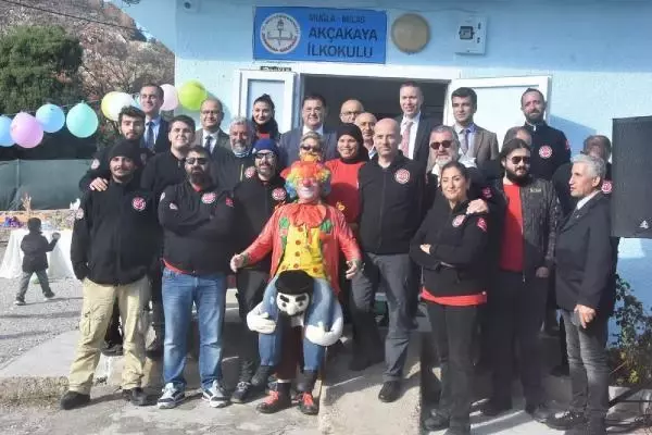 GÖNÜLLÜLERİN TADİLATINI YAPIP, YENİLEDİĞİ AKÇAKAYA İLKOKULU HİZMETE AÇILDI