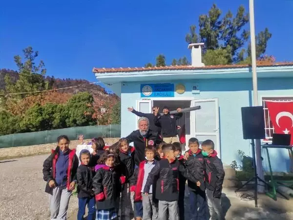 GÖNÜLLÜLERİN TADİLATINI YAPIP, YENİLEDİĞİ AKÇAKAYA İLKOKULU HİZMETE AÇILDI
