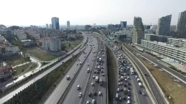 İSTANBUL'DA TRAFİK ÇİLESİNİN KİLİT NOKTASI: MAHMUTBEY