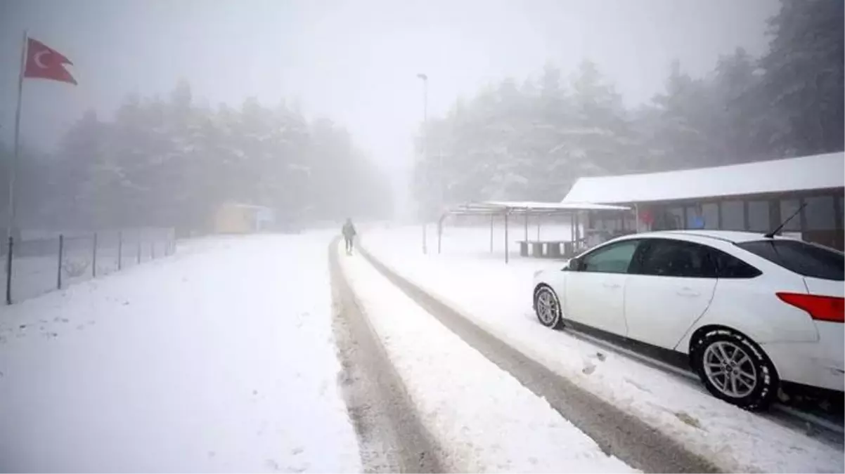 İstanbul'un yanı başındaki Düzce'de kar yağışı başladı