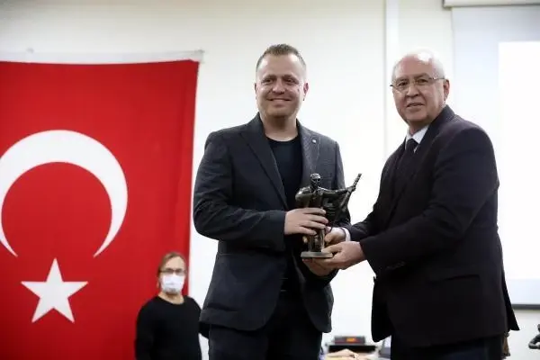 İzmir Gazeteciler Cemiyeti'nden DHA'ya ödül