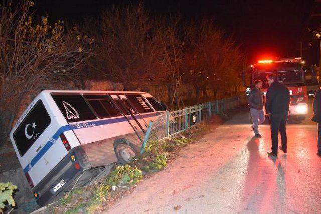 Kırıkkale'de dolmuş su kanalına düştü: 1 yaralı