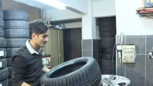 Lastikçilerde zorunlu kış lastiği yoğunluğu