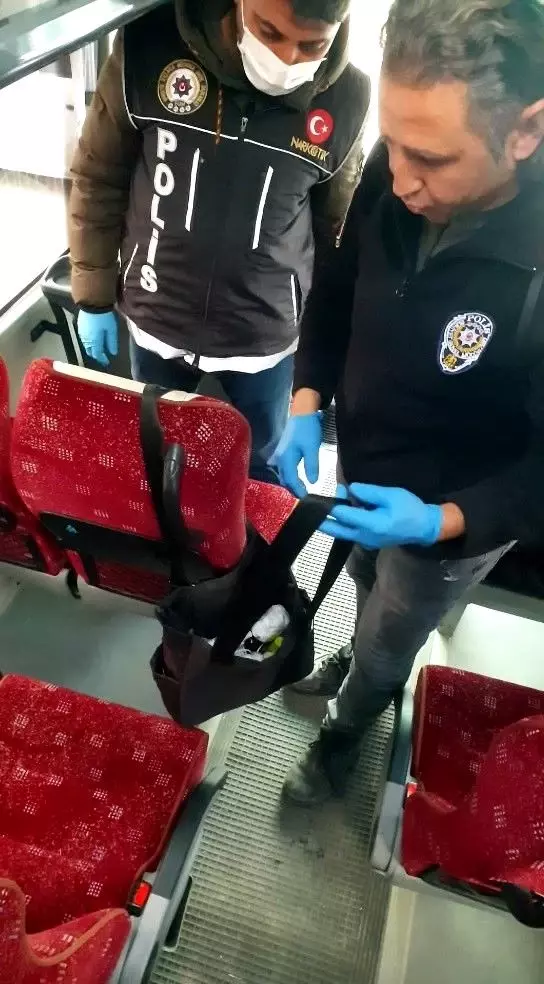 Narkotik köpeği uyuşturucuyu bulamasın diye sarımsakların arasına gizlediler