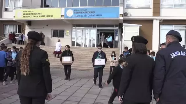 Öğrencilerden Afrin'de görevli Mehmetçiğe kuru incir hediyesi