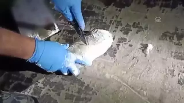 Pencereye gizlenmiş 12 kilo 550 gram esrar ele geçirildi