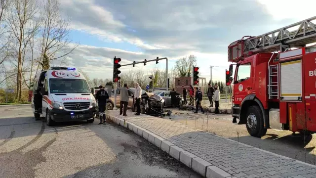 Sakarya'da otomobil ile cip çarpıştı: 2 yaralı