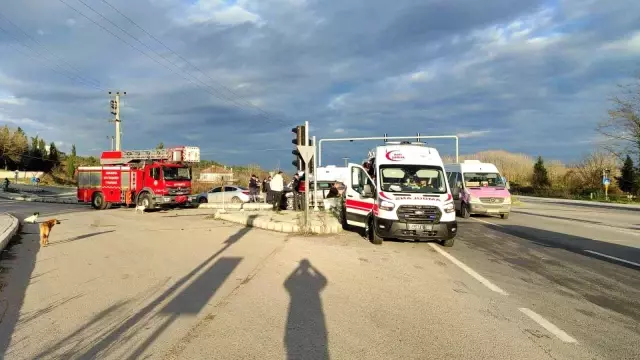 Sakarya'da otomobil ile cip çarpıştı: 2 yaralı