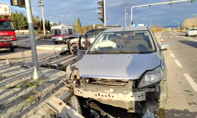 Sakarya'da otomobil ile cip çarpıştı: 2 yaralı