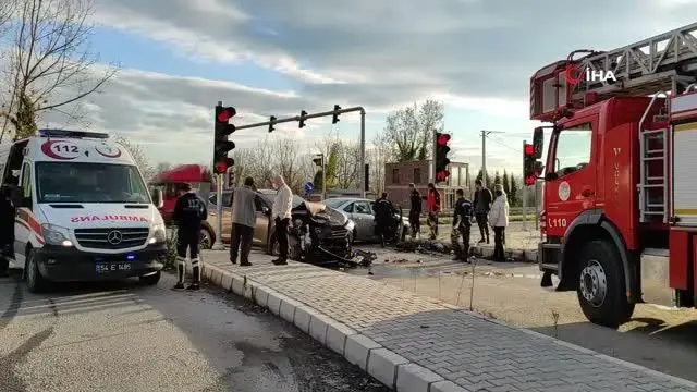 Sakarya'da otomobil ile cip çarpıştı: 2 yaralı