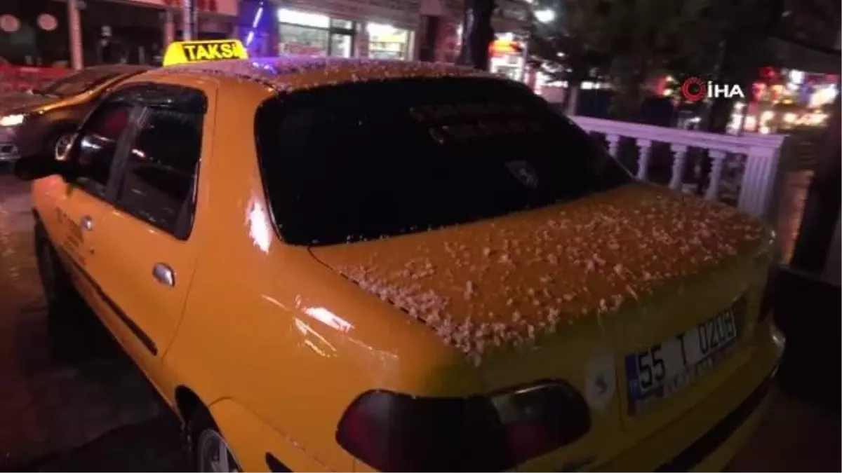 Samsun'da etkili olan dolu yağışı vatandaşlara zor anlar yaşattı