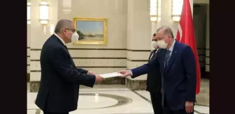 Recep Tayyip Erdoğan: Cezayir Büyükelçisi Mımounı, Cumhurbaşkanı Erdoğan'a güven mektubu sundu Recep Tayyip Erdoğan: Cezayir Büyükelçisi Mımounı, Cumhurbaşkanı Erdoğan'a güven mektubu sundu
